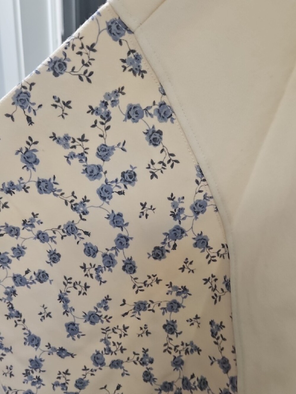 torrid Cream Sweatshirt with Blue Floral Sleeve Panels - Picture 4 of 5